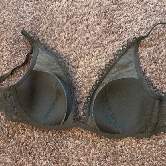 Slightly lined, green, lace bra. - Picture 2 of 4